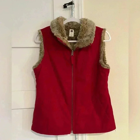 GAP Red Faux Fur Reversible Vest Pockets Size Small EUC - Picture 1 of 5